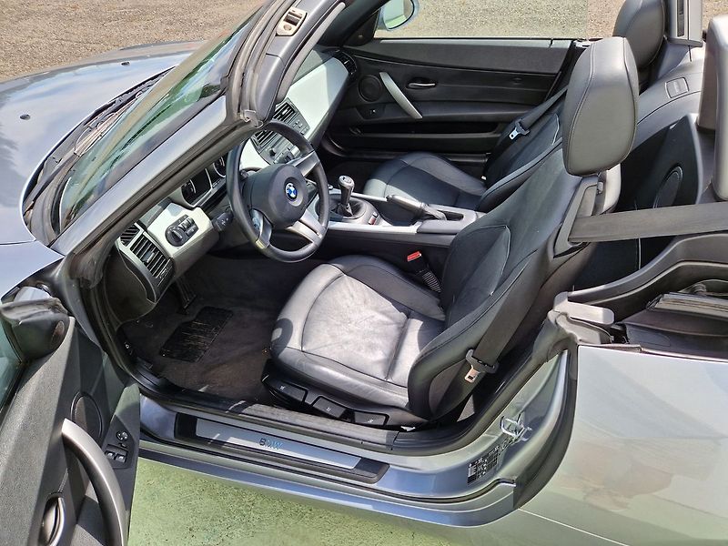 BMW Z4 2.0 Klima - fotka 22 z 32