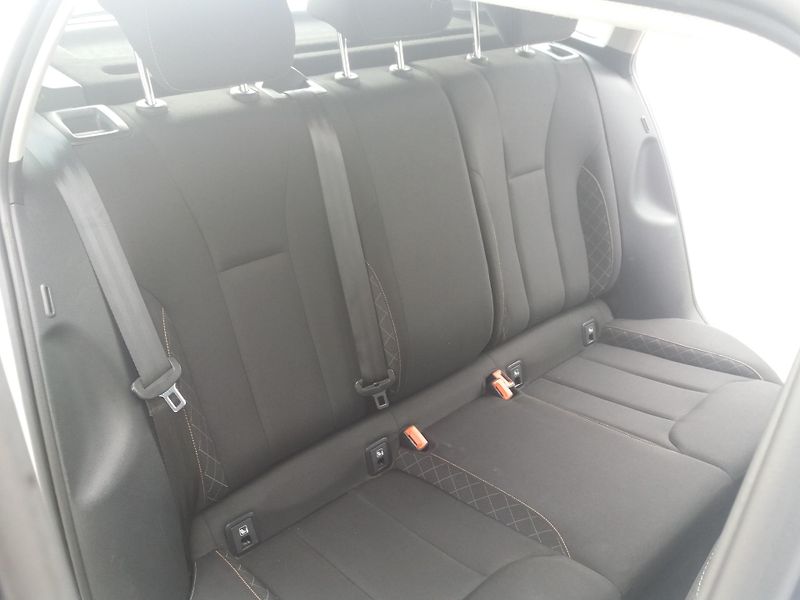 Škoda Scala 1.0TSi,70kW,LED,P.SENZOR,CEBIA - fotka 19 z 23