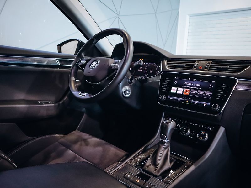 Škoda Superb 2.0TDI 147kW Style 4x4 DSG - fotka 25 z 35