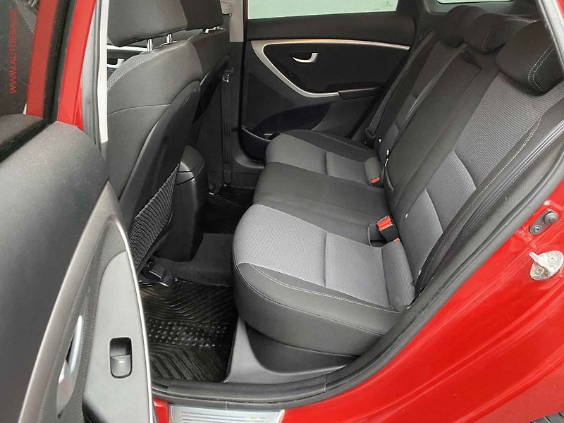 Hyundai i30 (2016) 1.6 GDi, ČR, autoAC - fotka 10 z 17
