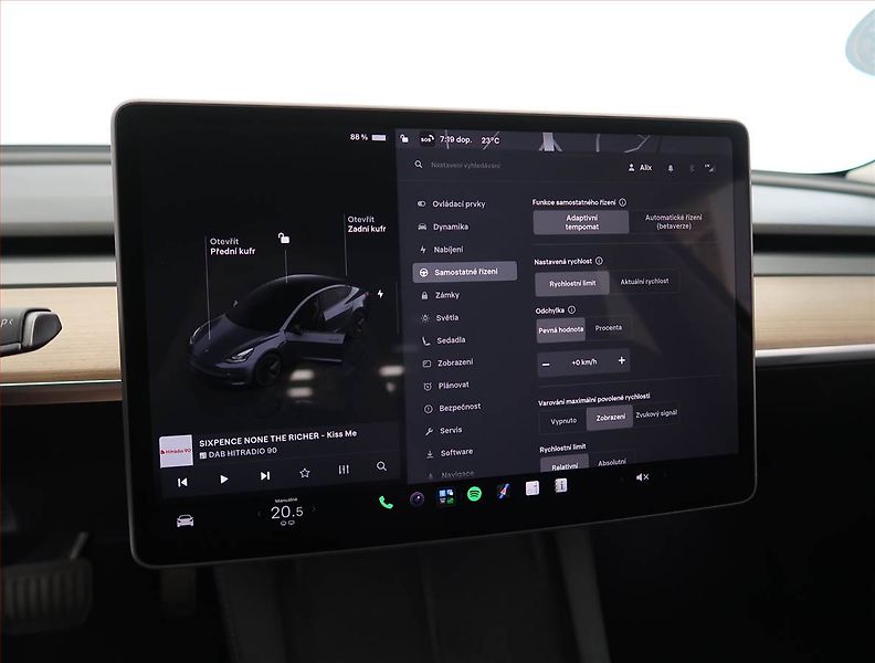 Tesla Model 3 (2023) Long Range 4WD 84kWh, SoH 97% - fotka 21 z 32