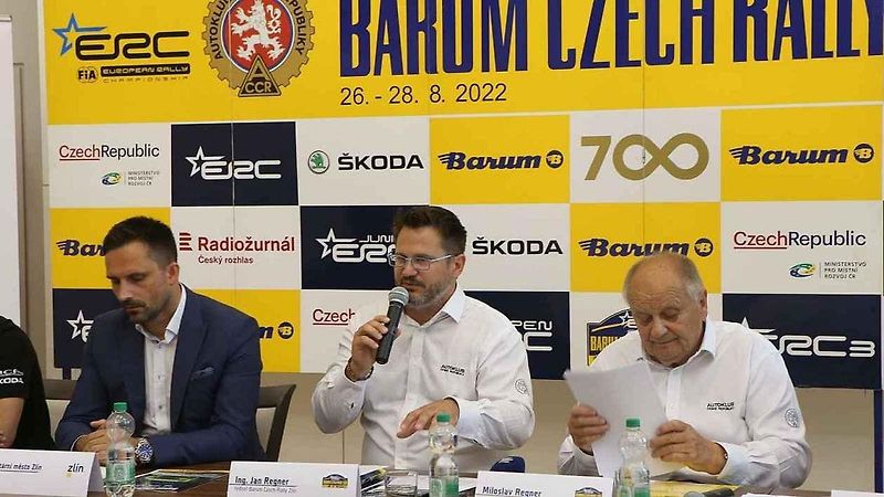 Roman Štěpánek a ředitel závodu Barum Czech Rally Zlín Jan Regner.