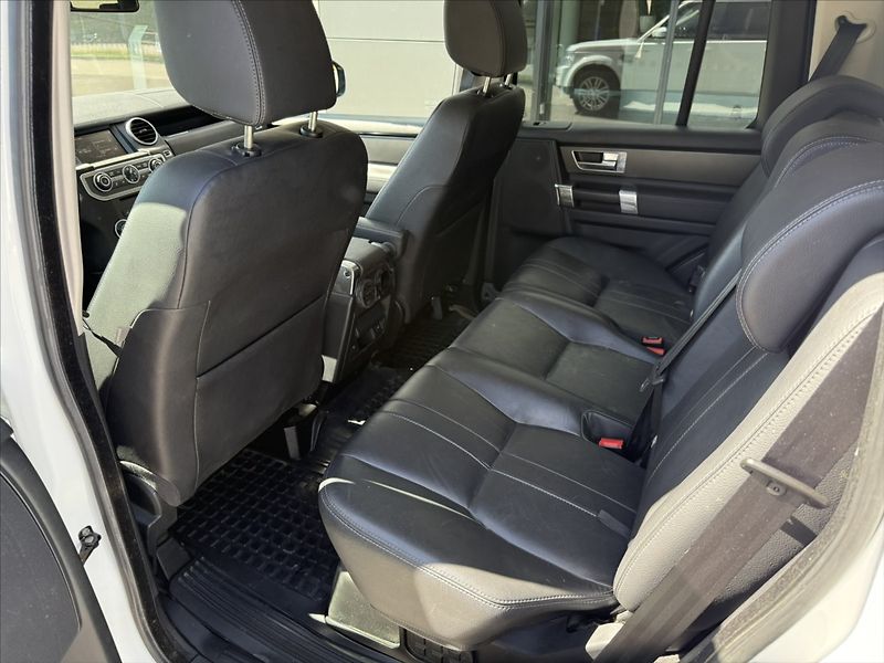 Land Rover Discovery 3,0 4 TDV6 HSE - fotka 16 z 23