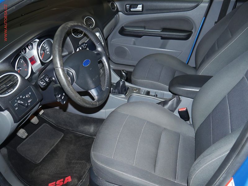 Ford Focus (2008) 2.0i, Klima - fotka 9 z 14