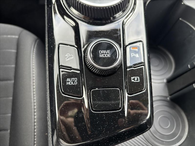 Kia Sportage 1,6 TGDi HEV AT TOP ADAPTIV - fotka 32 z 49