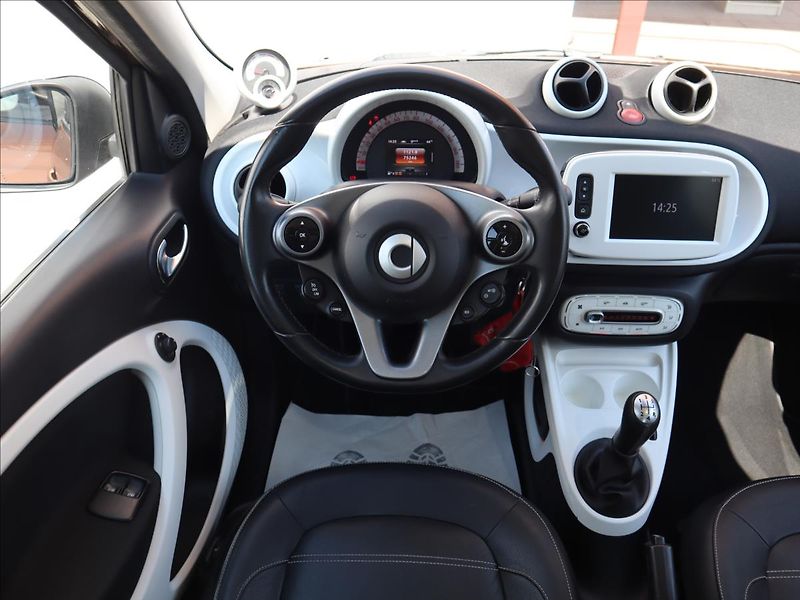 Smart Forfour 1,0 i Prime, kamera, navi, 2 s - fotka 9 z 31