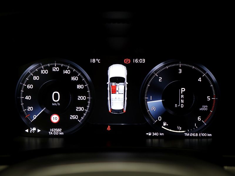 Volvo V90 2,0 D3 Drive-E Momentum Auto - fotka 19 z 38