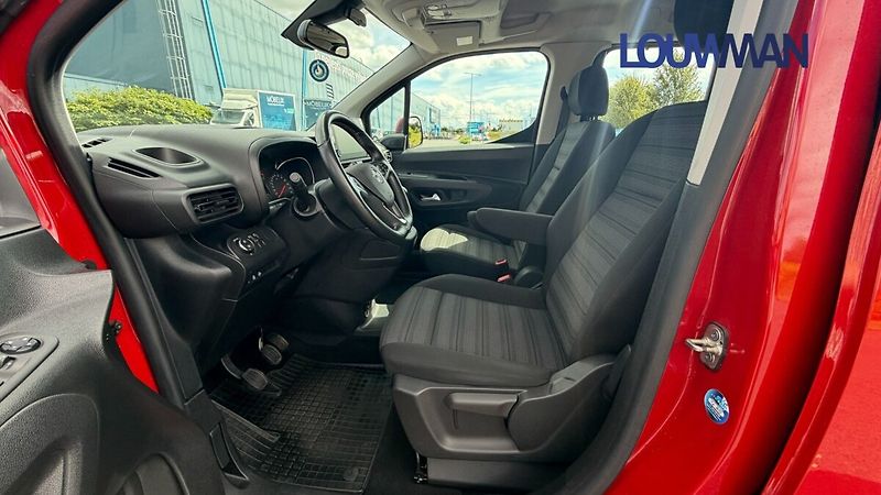Opel Combo 1.5D LIFE - fotka 14 z 26