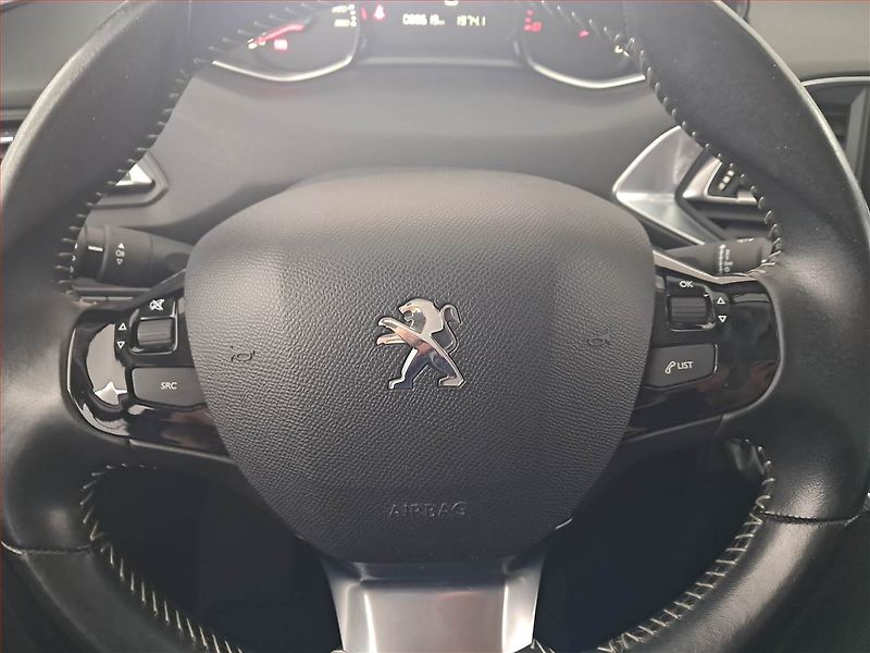 Peugeot 308 (2017) 1.6 BlueHDi, Serv.kniha - fotka 16 z 16