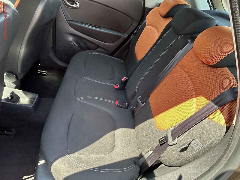 Renault Captur (2017) 1.2 TCe, Park. čidla, tempo - fotka 10 z 14