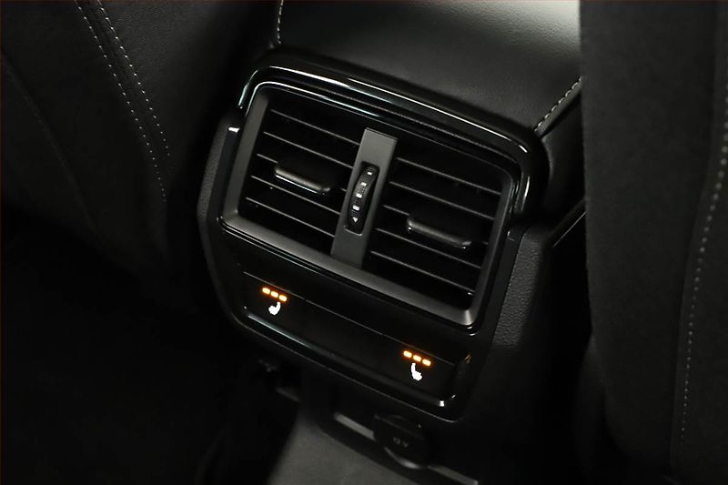 Škoda Karoq (2025) 2.0 TDI, Sportline, Navigace - fotka 12 z 18
