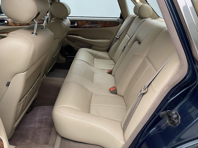 Jaguar XJ V8 4.0 SOVEREIGN AUT - fotka 5 z 31