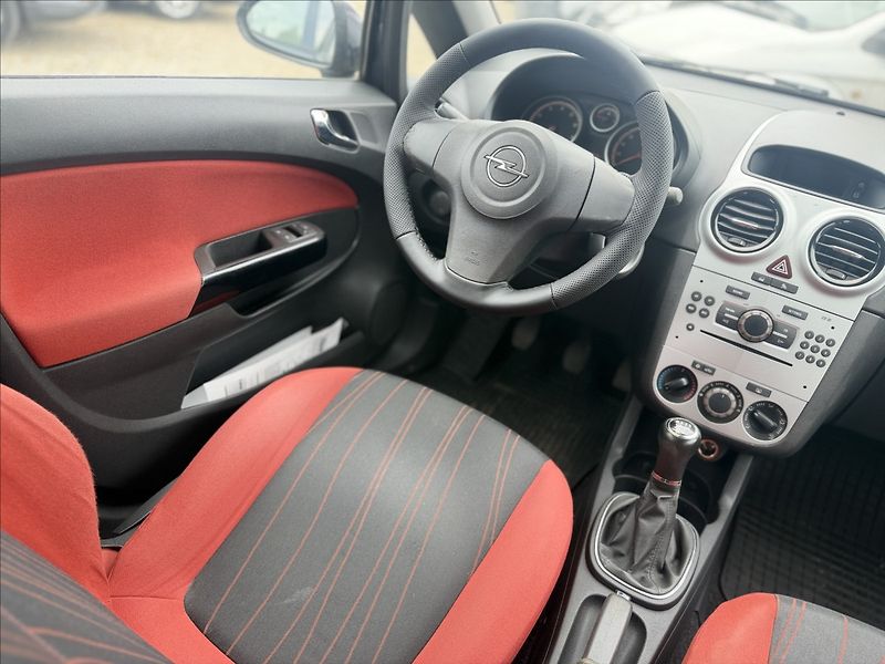 Opel Corsa 1,4 i KLIMA - fotka 16 z 21