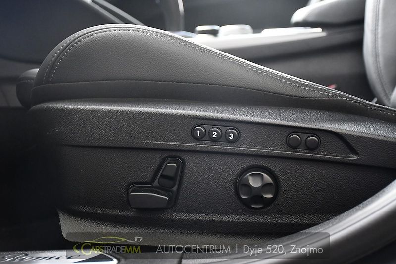 Alfa Romeo Giulia 2.0T 16V 206kW VELOCE AT8 Q4 - fotka 24 z 53