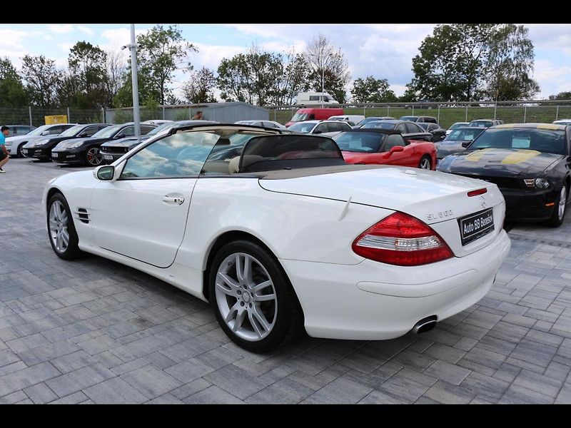 Mercedes-Benz SL 500 V8, facelift, 390 PS - fotka 10 z 44