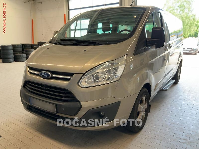 Ford Tourneo Custom (2015) 2.2TDCi L2, TITANIUM, 114kW - fotka 2 z 8