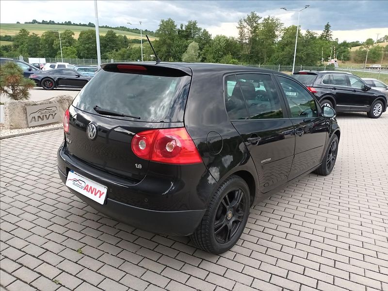 Volkswagen Golf 1,6 MPI,75KW,VÝHŘEV,DIGIKLIMA - fotka 5 z 39