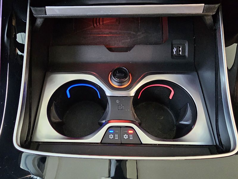 BMW X5 M50i - fotka 25 z 36
