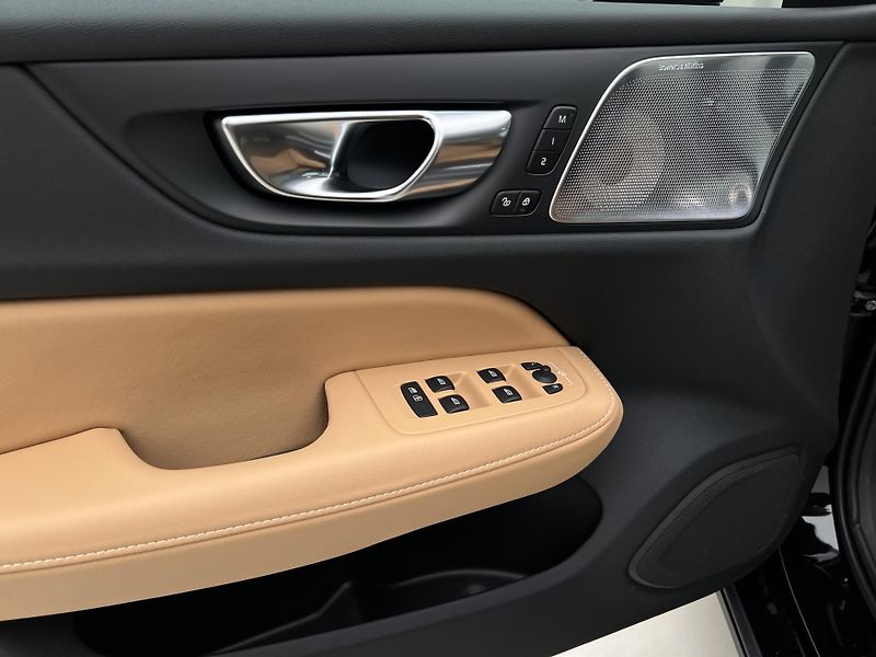 Volvo V60 (2026) B4 PLUS DARK AUT - fotka 22 z 47