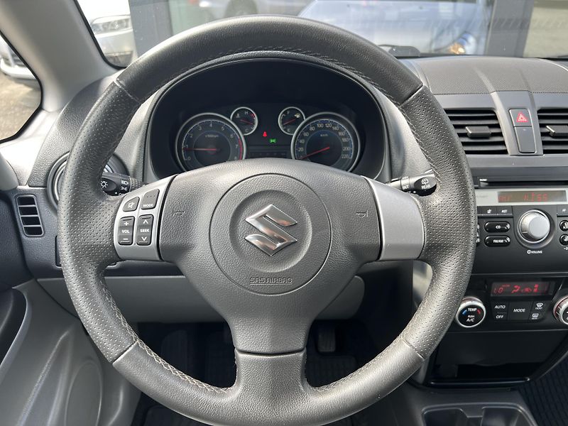 Suzuki SX4 1.6i 4x2 KLIMATIZACE TAŽNÉ - fotka 12 z 33