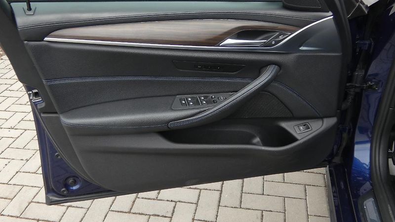 BMW Řada 5 540d xDrive M Sport - fotka 8 z 26