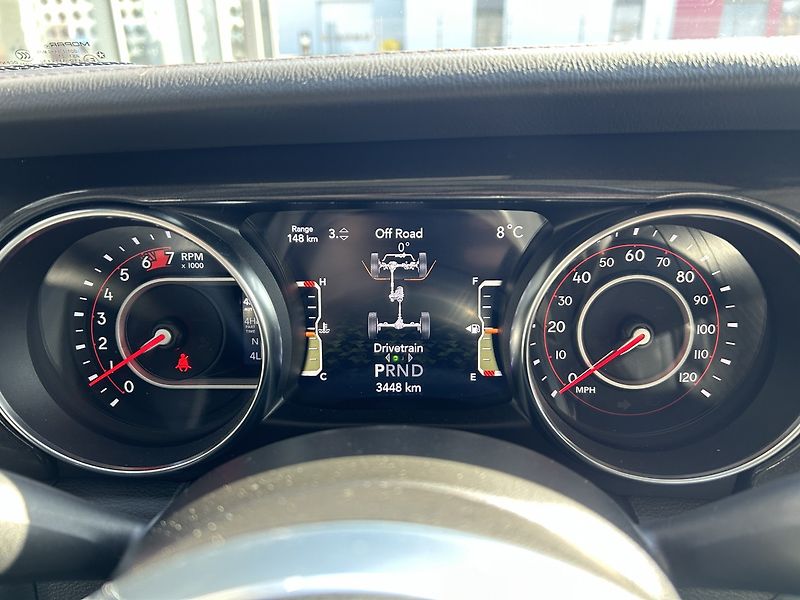 Jeep Wrangler Unlimited Rubicon 392 V8 - fotka 18 z 35