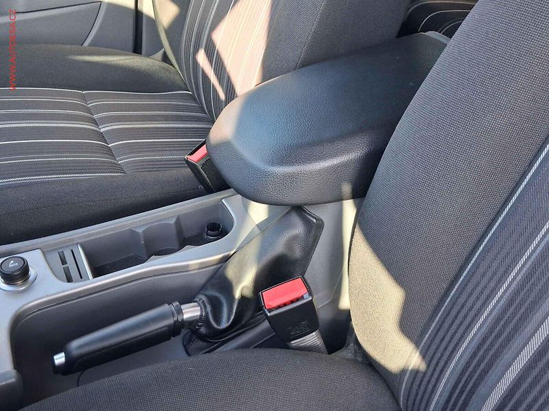 Ford Focus (2008) 1.6i, 1.maj,ČR, AC - fotka 16 z 19