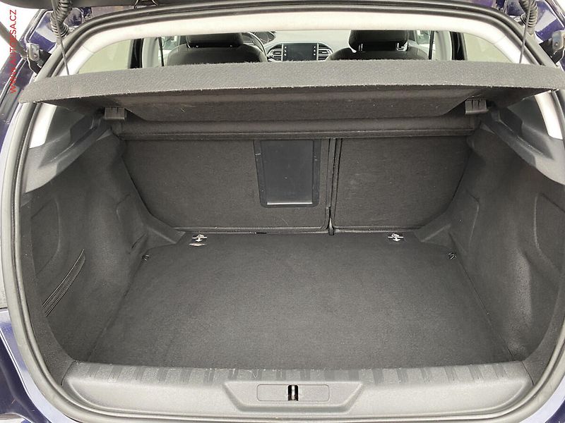 Peugeot 308 (2019) 1.2PT, Allure, AT, navi, TZ - fotka 7 z 18