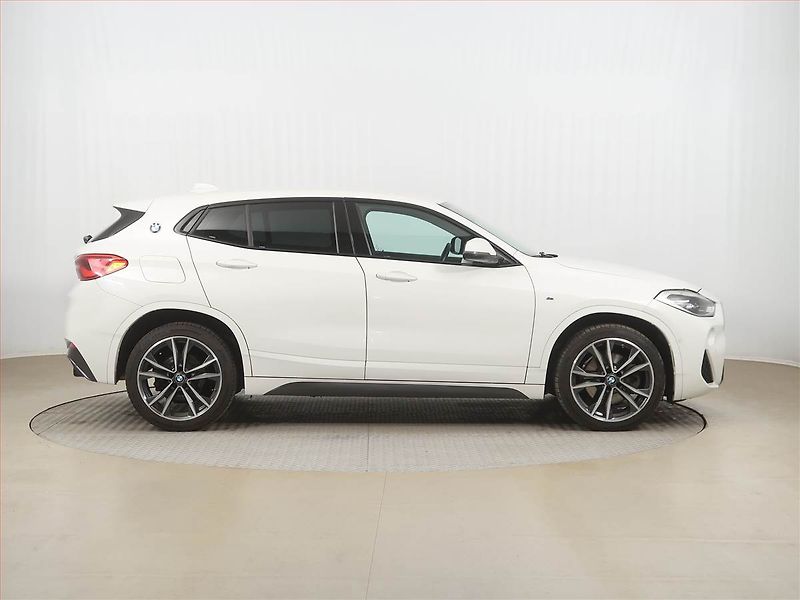 BMW X2 (2018) M Paket xDrive25d - fotka 6 z 17