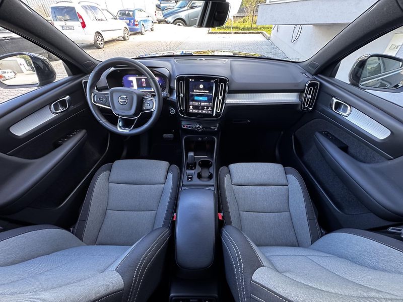 Volvo XC40 B4 AWD // 1. maj // ČR - fotka 18 z 40