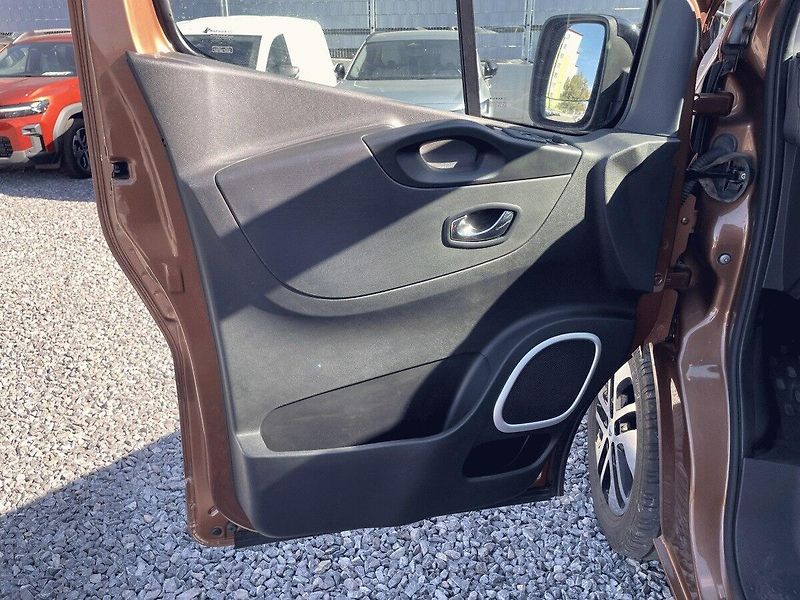 Renault Trafic (2018) 1.6 dCi,SpaceClass,7Míst,107kW - fotka 29 z 47