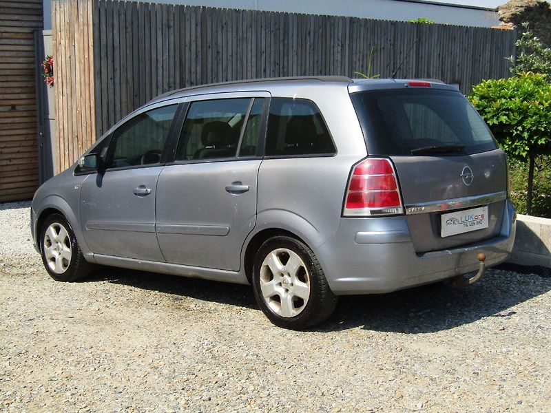 Opel Zafira (2006) 1.9 CDTi 88kW - fotka 11 z 33