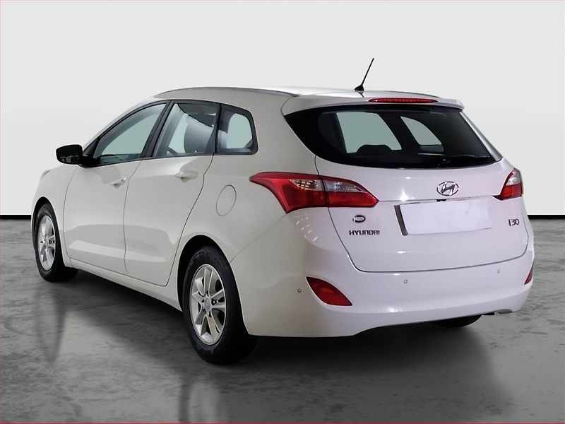 Hyundai i30 (2012) 1.6 GDI, Park. senzory - fotka 4 z 17
