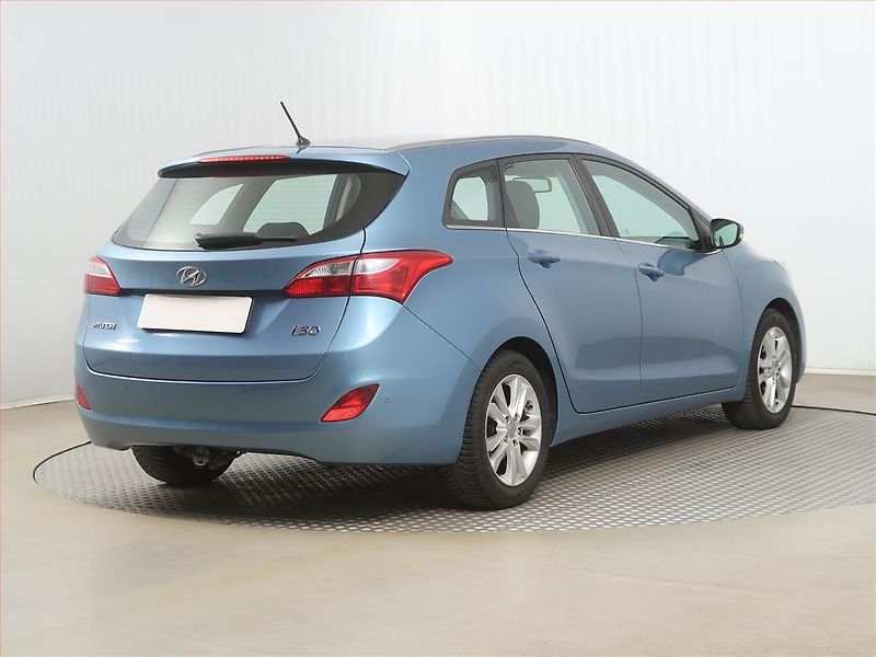 Hyundai i30 (2014) 1.6 CRDi, Tempomat - fotka 5 z 15