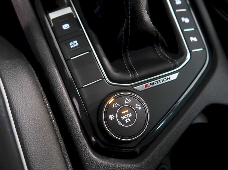 Volkswagen Tiguan (2021) R-LINE 2.0TSI 140KW 4x4 DSG - fotka 34 z 40
