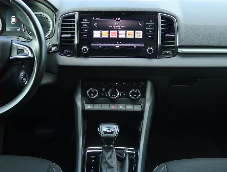 Škoda Karoq (2018) Style 1.6 TDI, Automat, Navi - fotka 12 z 21