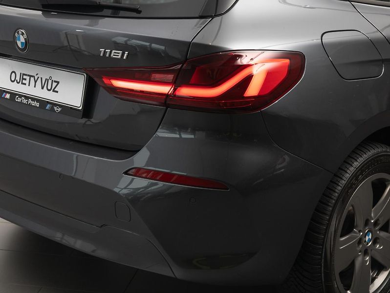 BMW Řada 1 118i - fotka 9 z 21