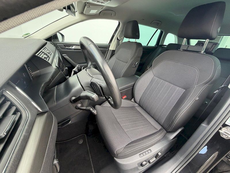 Škoda Superb (2023) 2.0 TDI 110kW DSG Style Plus - fotka 6 z 35