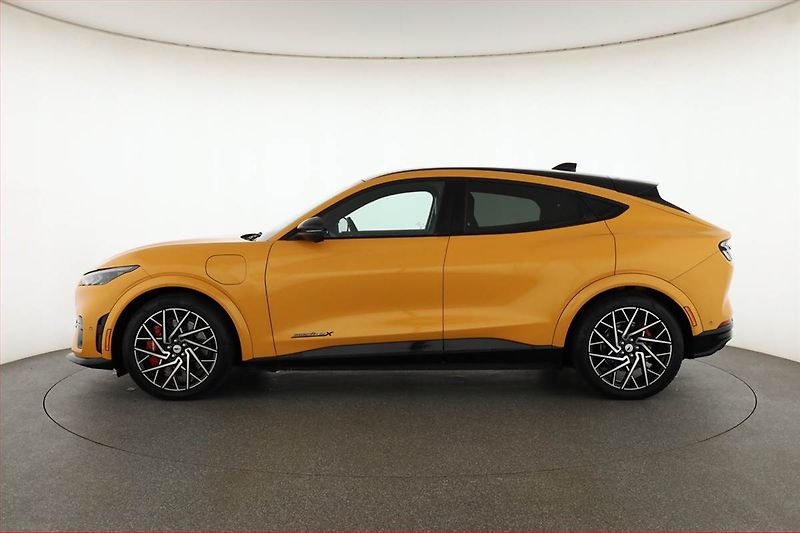 Ford Mustang Mach-E (2022) GT, SoH 99% - fotka 3 z 22
