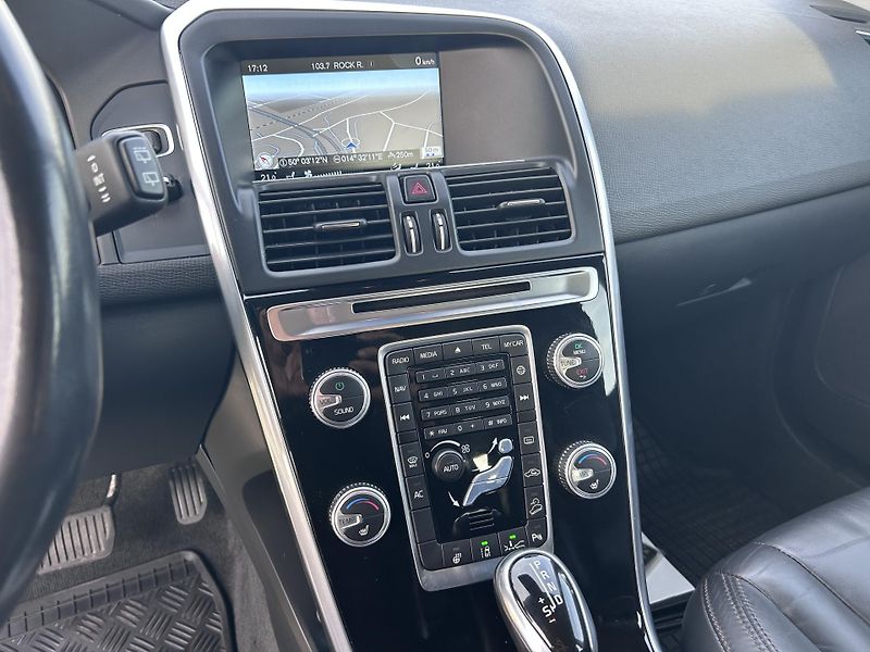Volvo XC60 2.4 D5 Summum Polestar AWD  - fotka 24 z 33