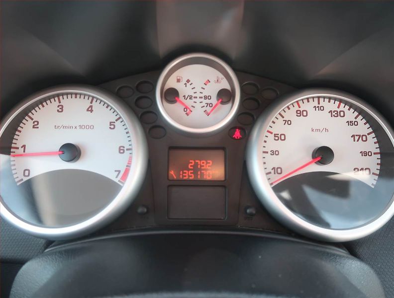 Peugeot 207 (2010) 1.4 VTi, po STK, jezdí skvěle - fotka 11 z 13
