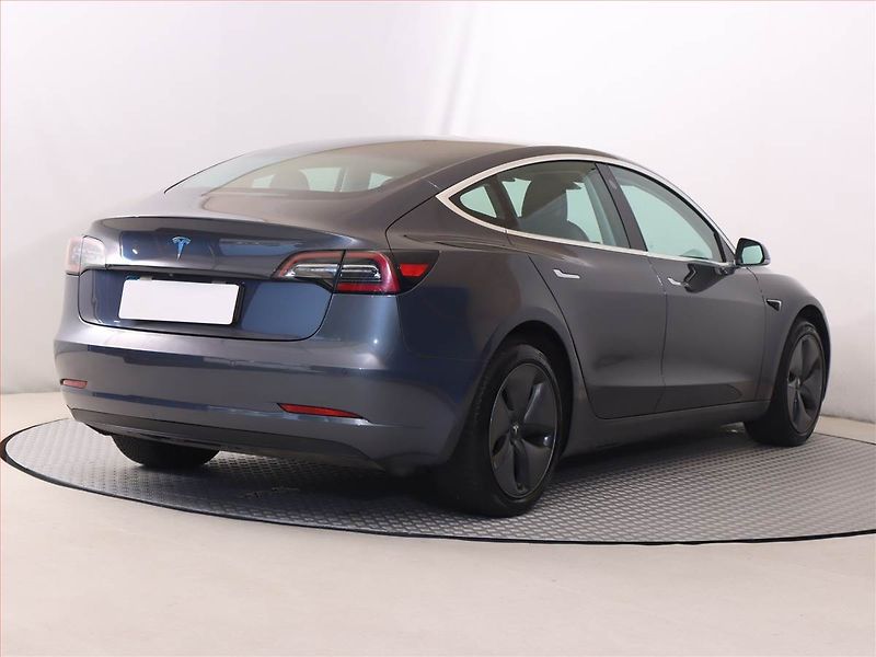 Tesla Model 3 (2019) Std Range Plus 52kWh - fotka 5 z 24