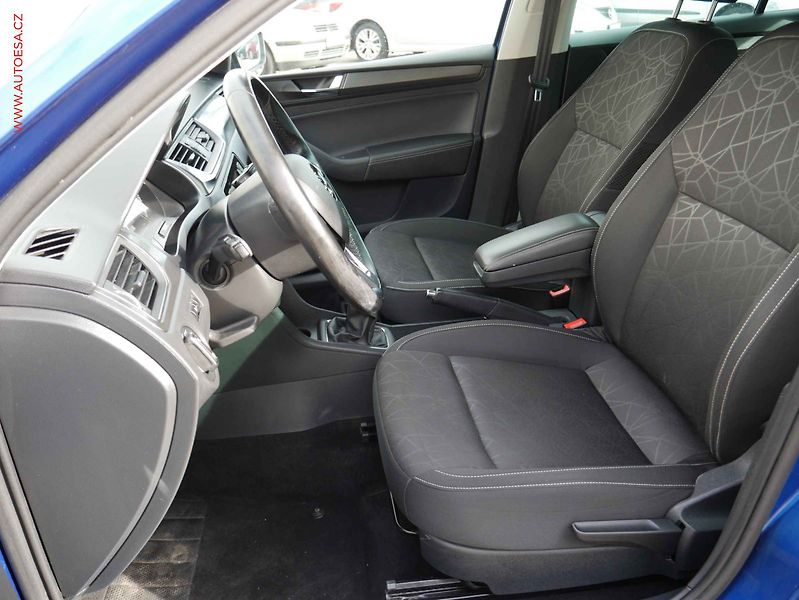 Škoda Rapid (2018) 1.0 TSi, Clever, xenon - fotka 9 z 19