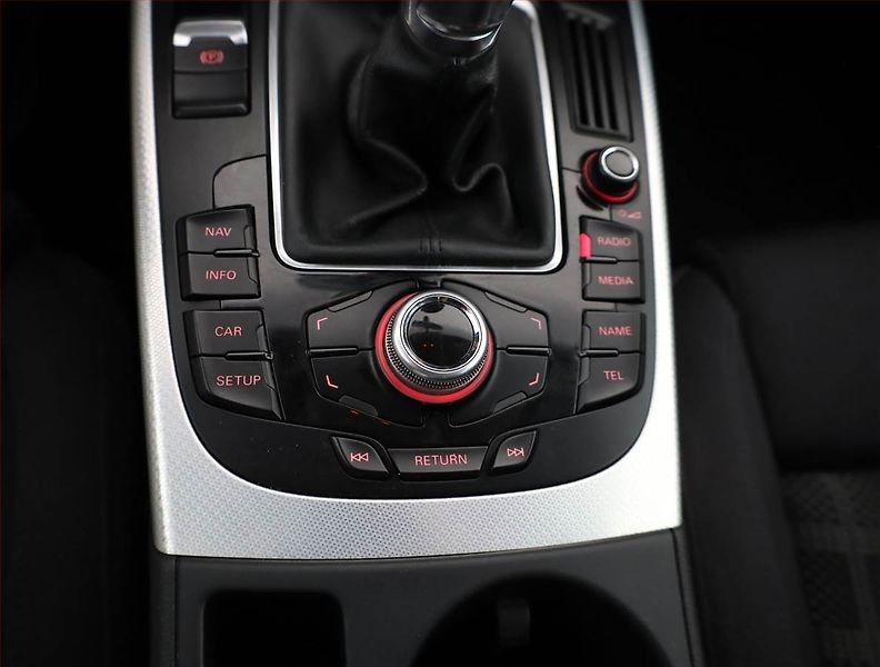 Audi A4 (2010) 1.8 TFSI, Serv.kniha, Navi - fotka 11 z 16