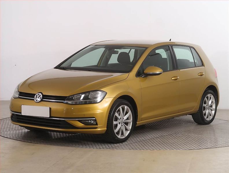 Volkswagen Golf (2019) 1.0 TSI, Tempomat - fotka 2 z 17