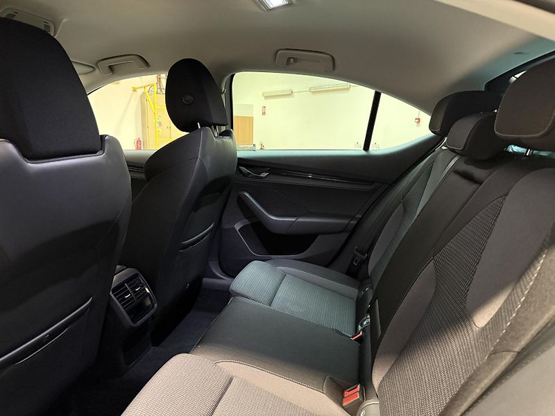 Škoda Octavia 2.0 TDI 85kW Ambition DSG - fotka 11 z 13