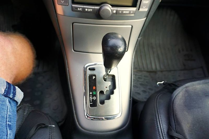 Toyota Avensis (2007) 2,4 16V 120 kW - fotka 26 z 29