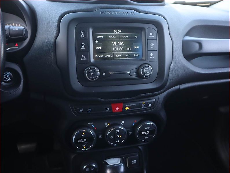Jeep Renegade (2015) 2.0 MultiJet, 4X4, Automat - fotka 12 z 21