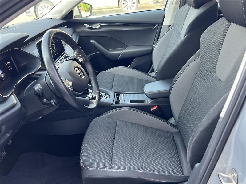Škoda Octavia 2,0 TDi EXECUTIVE DSG - fotka 10 z 30