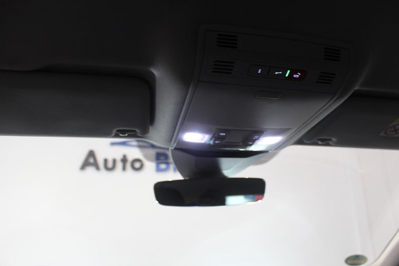 Volkswagen Passat (2021) 2.0TDI DSG Display LED - fotka 33 z 34